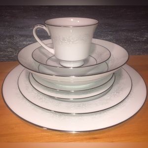 7 Piece Set Noritake Cumberland 2225 Silver Trim White Flowers China